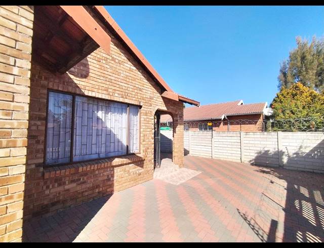 3 BEDROOM HOUSE FOR SALE IN IVY PARK